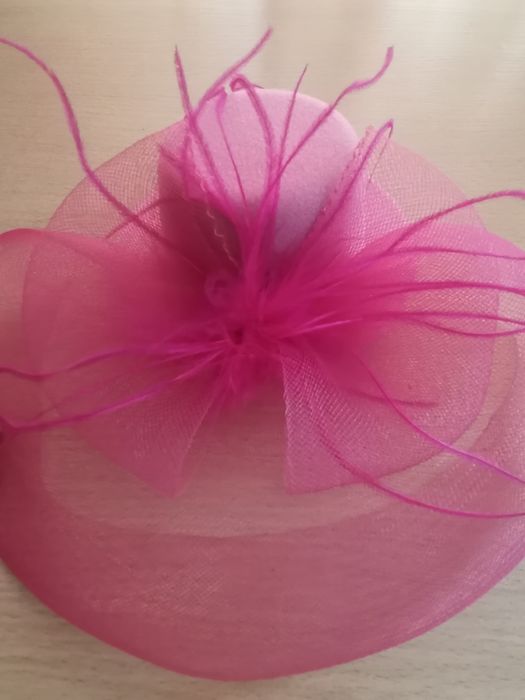 Два платья со шляпками на девочек 4-5 лет