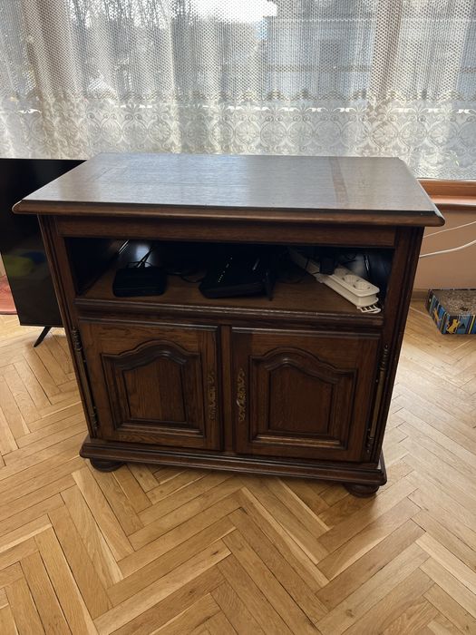 Тв шкаф от масивно дърво