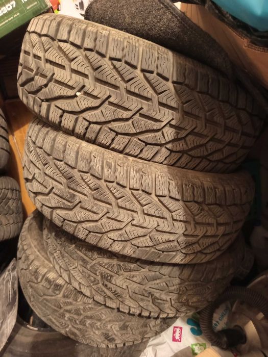 Зимни гуми БУКВАЛНО КАТО НОВИ - Tigar 205/55 R16 91T – 4 бр. само 3 зимни сезона карани, мек грайфер