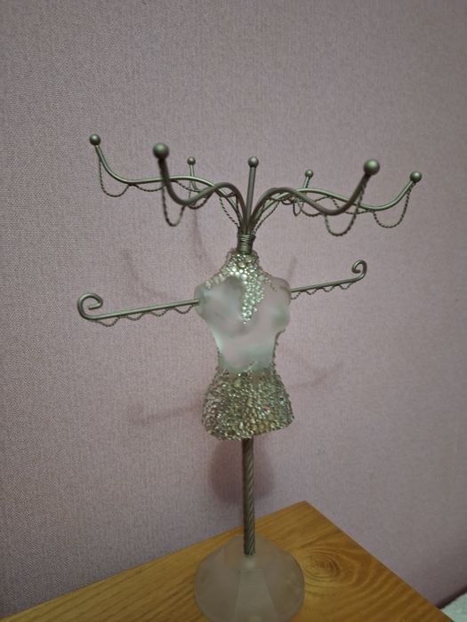 Вешалка красивая