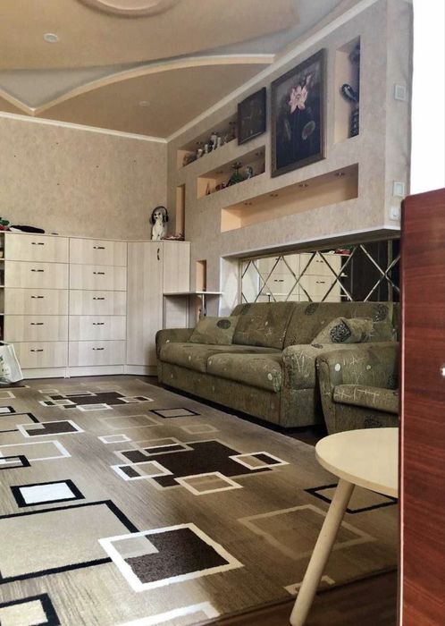 Юнусабад 8 квартал 1в2 комнатная