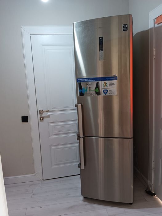 Продам холодильник Самсунг состояние как новый