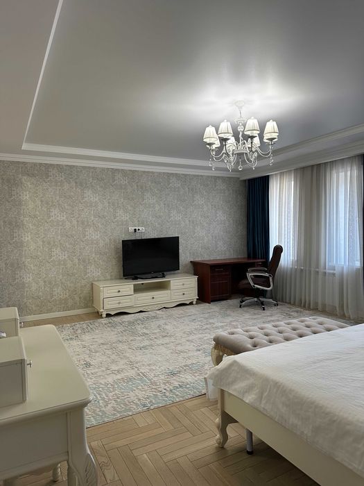 Сдается 8-ми комнатная квартира