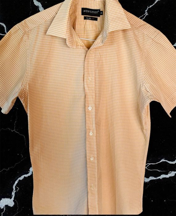 Cămașă bărbătească cu mânecă scurtă, în carouri portocalii și albe