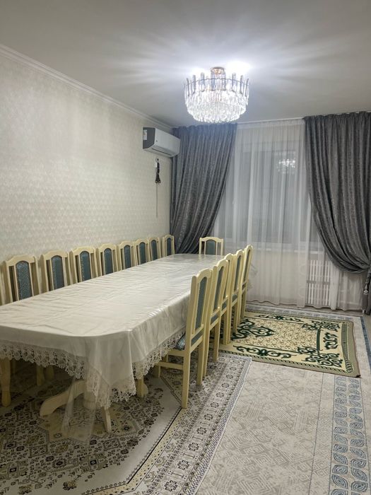Продается большой стол со стульями