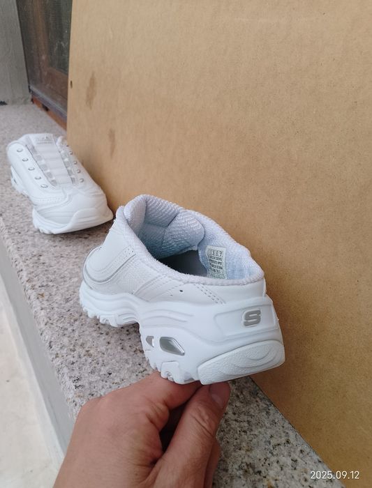 Vând adidași Skechers mărimea 38