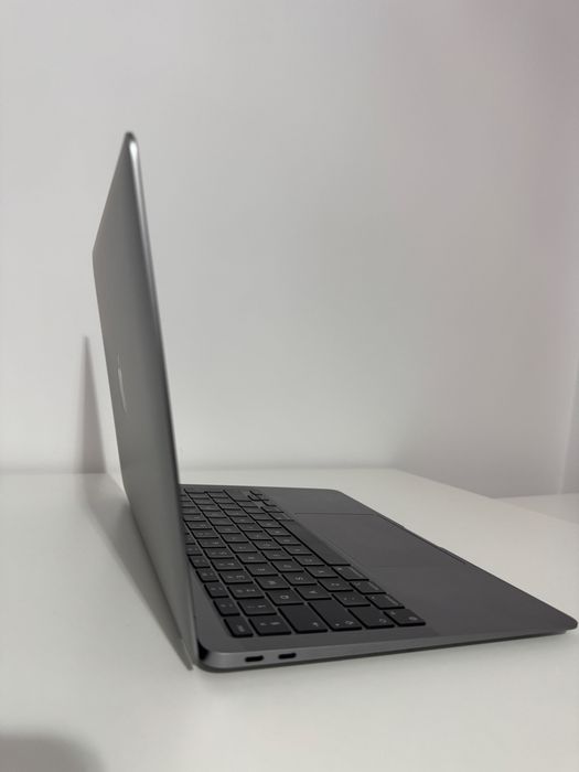 Vând Macbook Air M1 16GB RAM, impecabil! În garanție