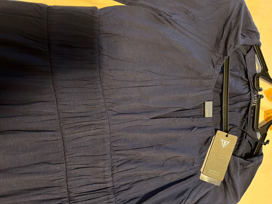 Рокля Guess с етикет