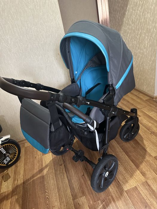 Продам детскую коляки