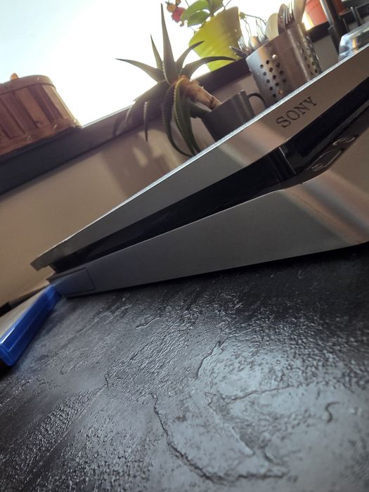 PS4 SLIM Silver + controller