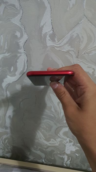 Iphone SE 2020 qizil