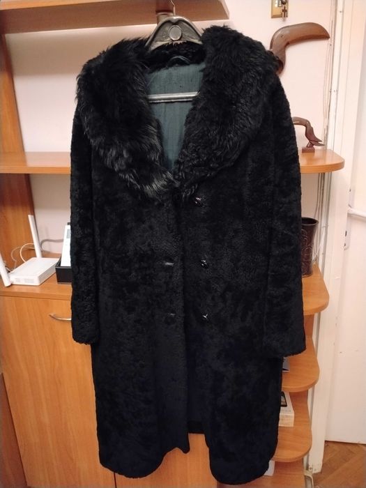 Луксозно дамско кожено палто в отлично състояние.