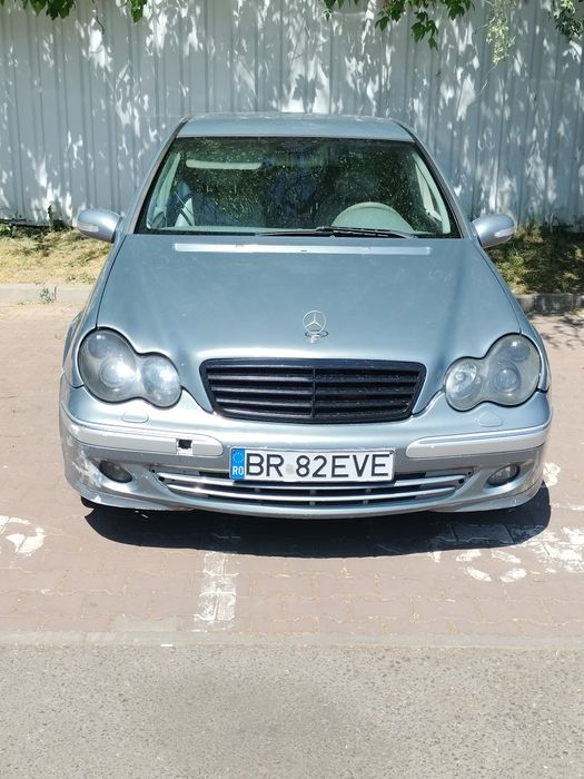 Vând Mercedes w203