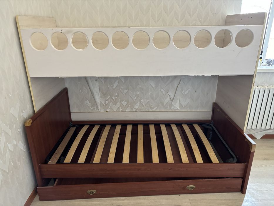 Двухъярусная кровать