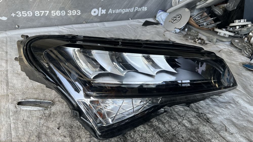 Skoda Superb 2020 десен фар