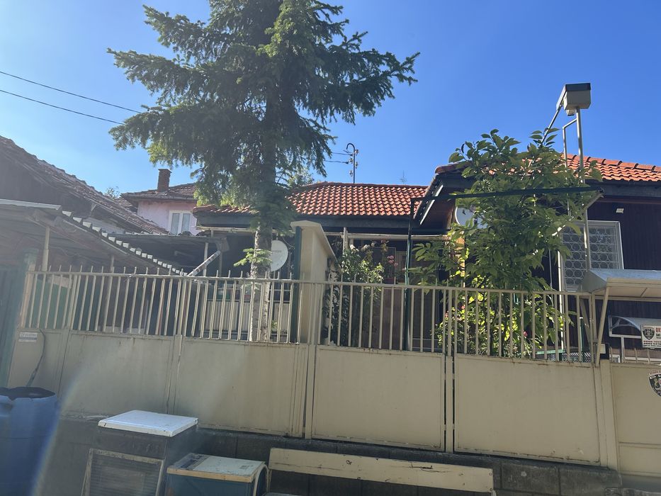 Продавам къща с.Банковци