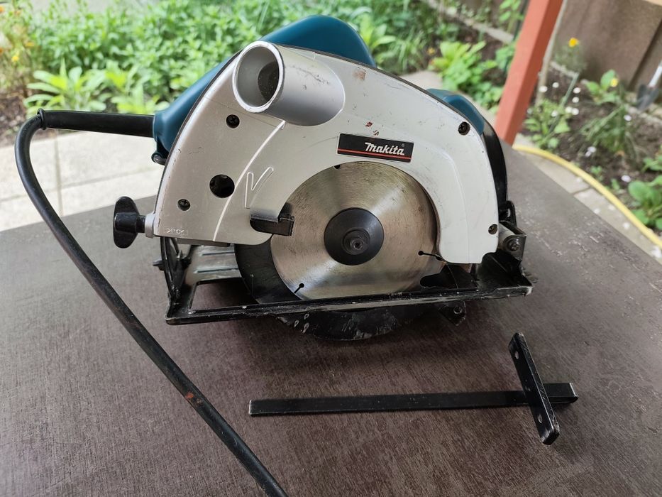 Fierăstrău circular manual Makita
