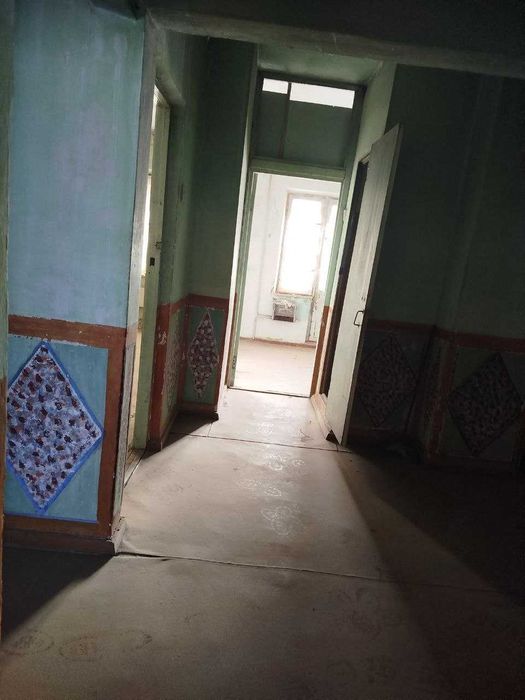 4х комнатная квартира без ремонта на районе Супера