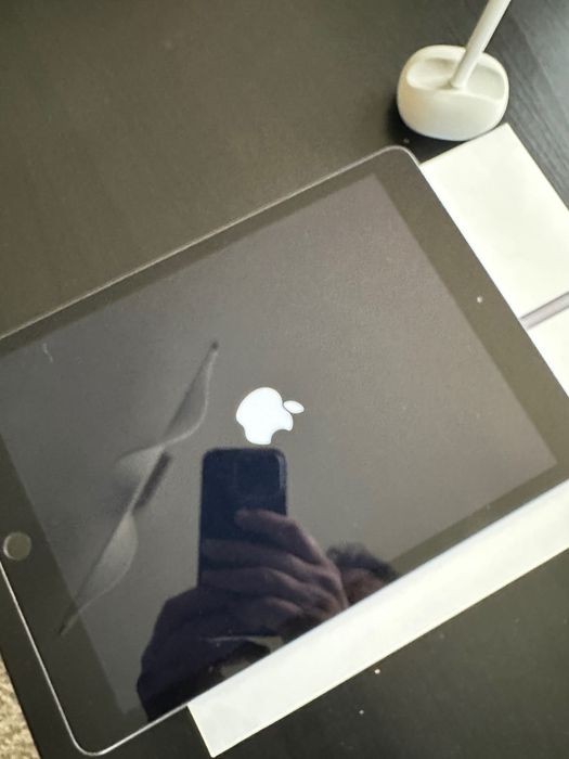 iPad Air 7 (128GB) Impecabil 10/10 Defect + Apple Pencil original + Cutie