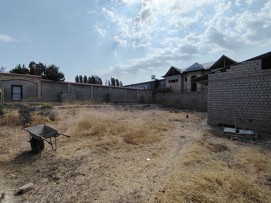 Zangi ota tumanida joylashgan  7.7 sotix