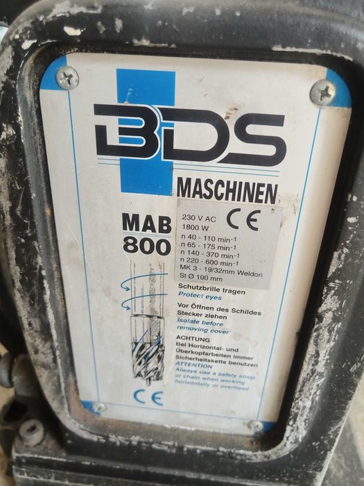 Магнитна настолна бормашина