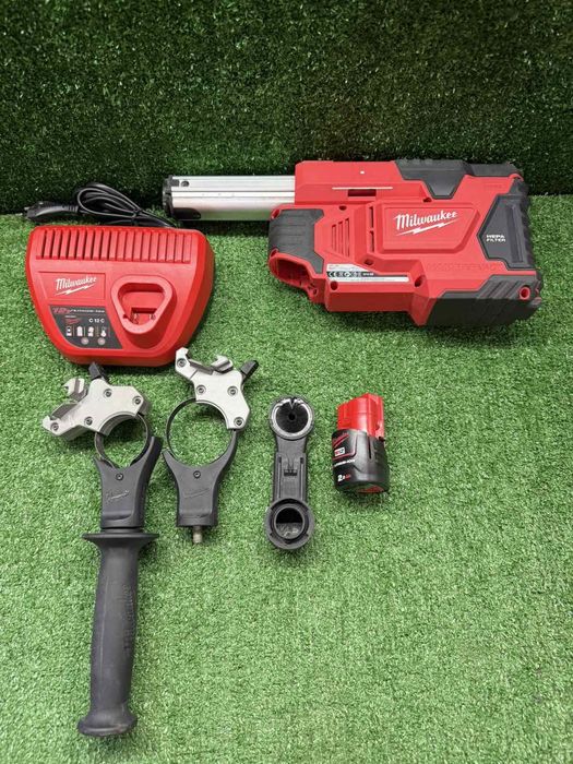 Прахоуловител Milwaukee M12 DE с 1 батерия и зарядно