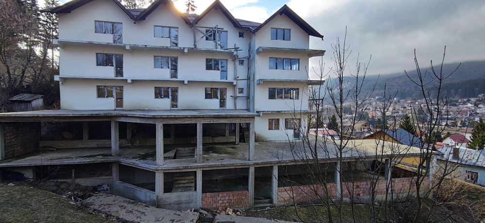 Vând pensiune turistica sau schimb