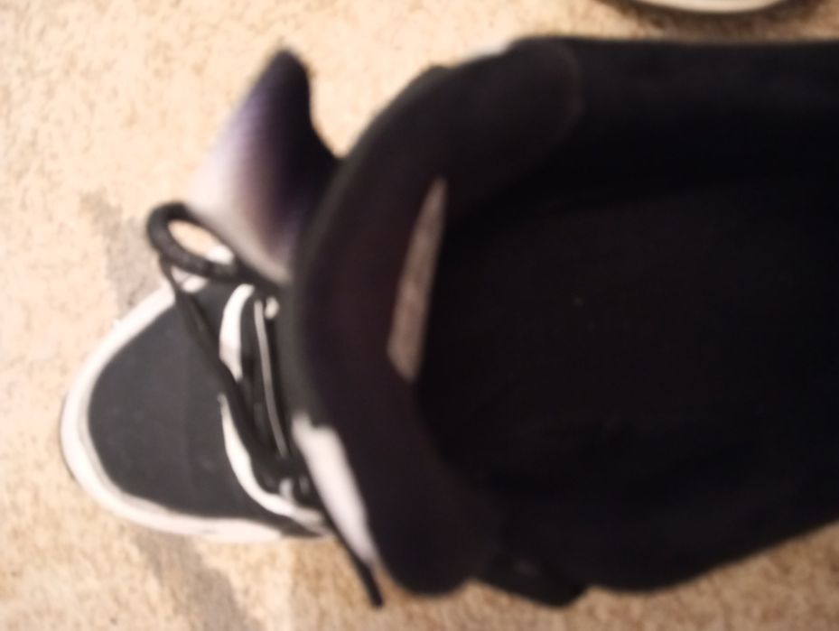 Продам зимние кроссовки