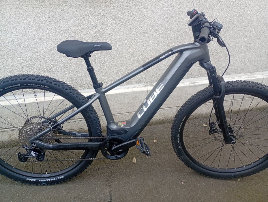 Bicicleta electrica Cube 750