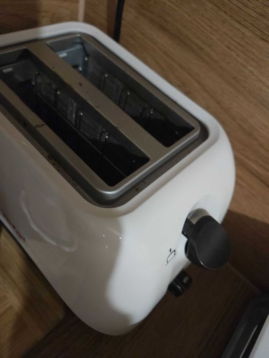 Тостер ,бял и черен 2 броя