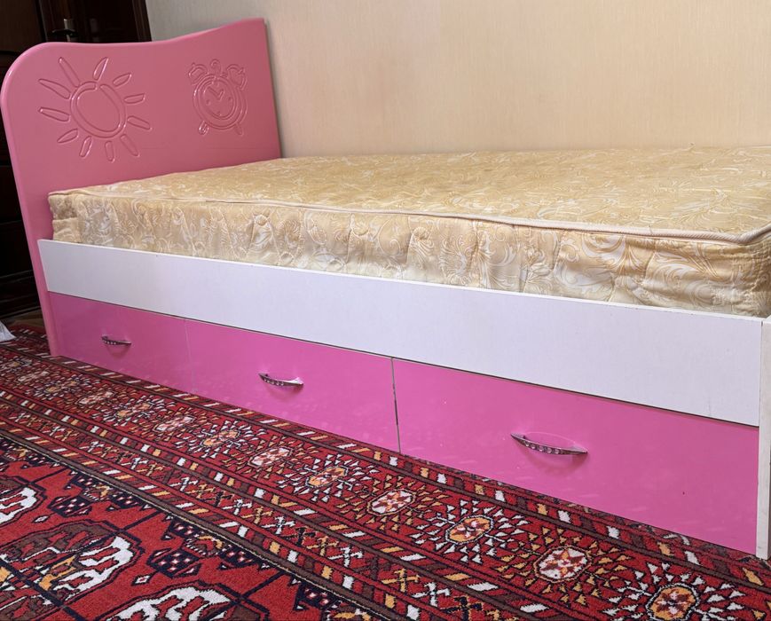 Спальный гарнитур