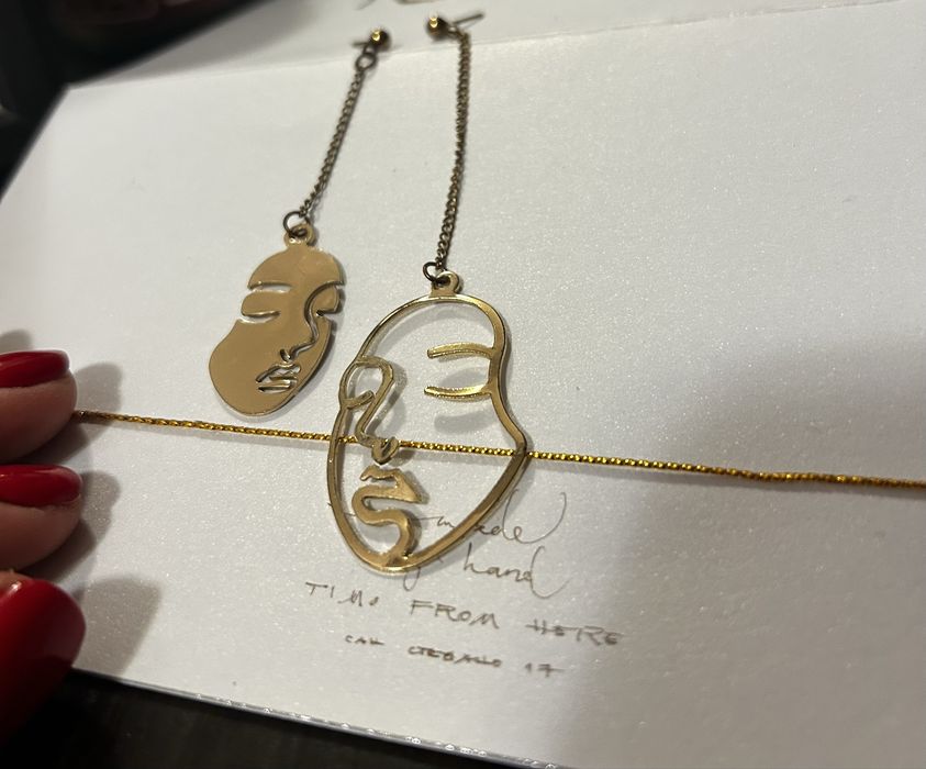 Висящи обици ( дълги асиметрични обеци )