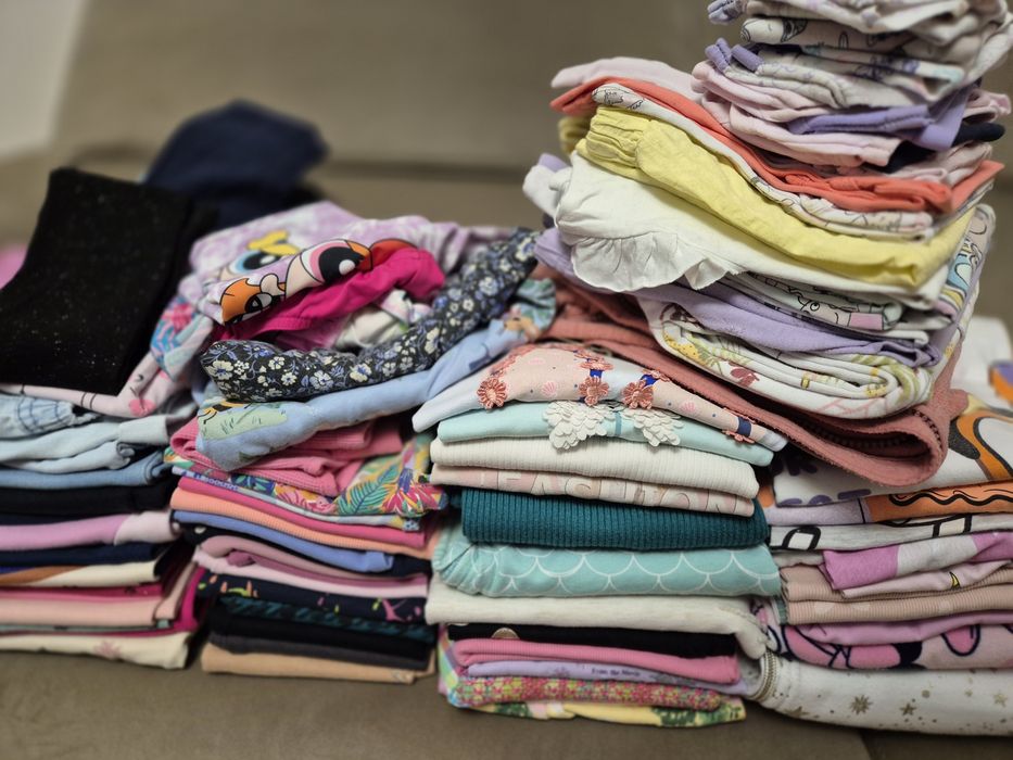 Hainute fetita marimea 122, 128 si 134