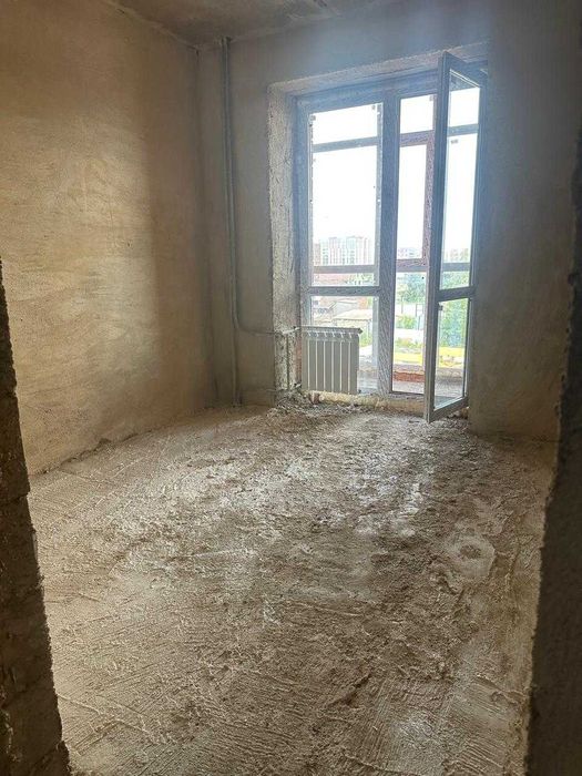 продам 2 комн квартиру в центре