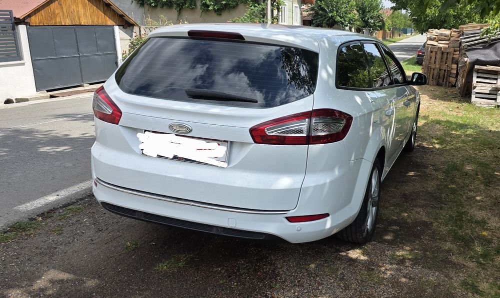Vând Ford mondeo 2012