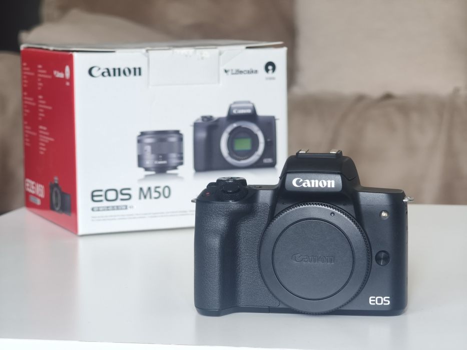 Kit Canon EOS M50 + Obiectiv 15-45mm + obiectiv Premium 18-150mm + 5 Baterii + Geanta