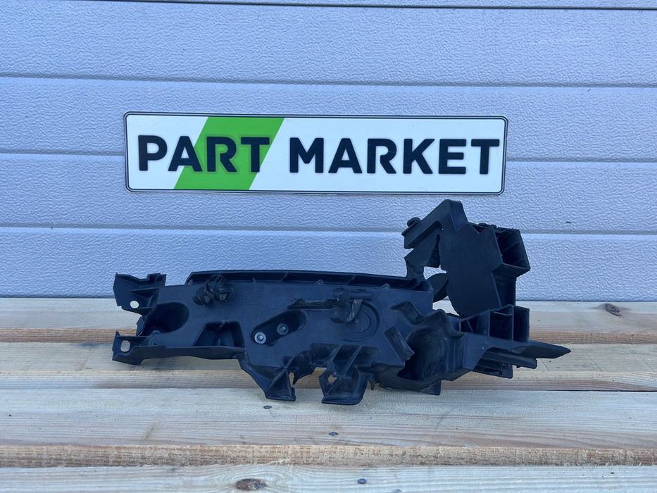 Стойка фар AUDI Q5 SQ5 8R0805608