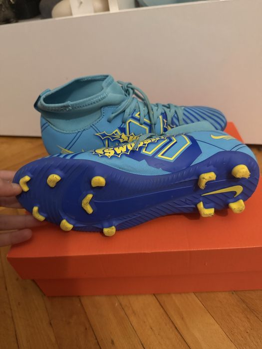 Нови бутонки NIKE KM