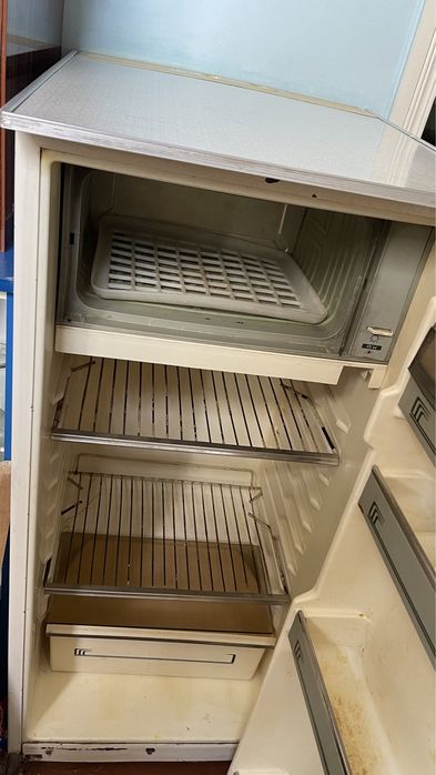 Продам холодильник Саратов 1524