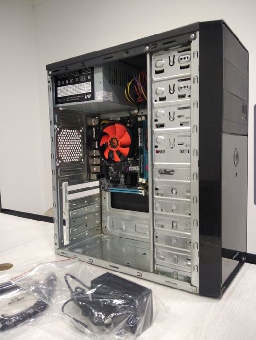 10 dona kompyuter PUBG va Tank oynidi