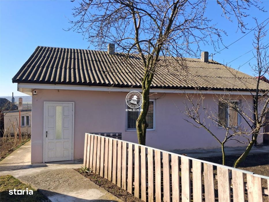 3 case + 808mp teren - Letcani,Iasi