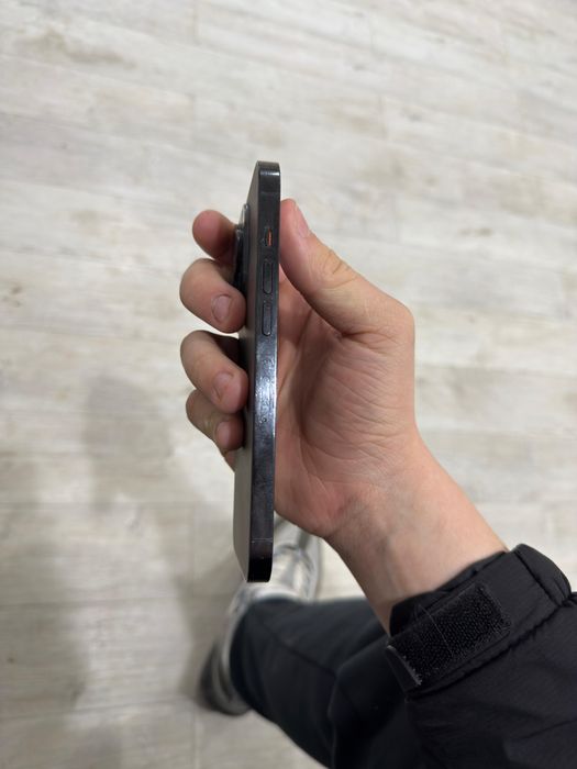 Iphone 14 pro cu 2 huse si 4 folii