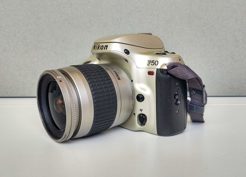 Aparat foto pe film, vechi, Nikon.