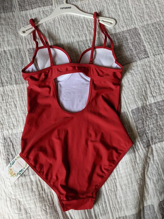 Новый слитный купальник