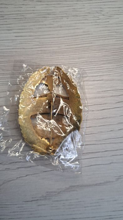 Insigna Academia Militara - Alma Mater var. aurie