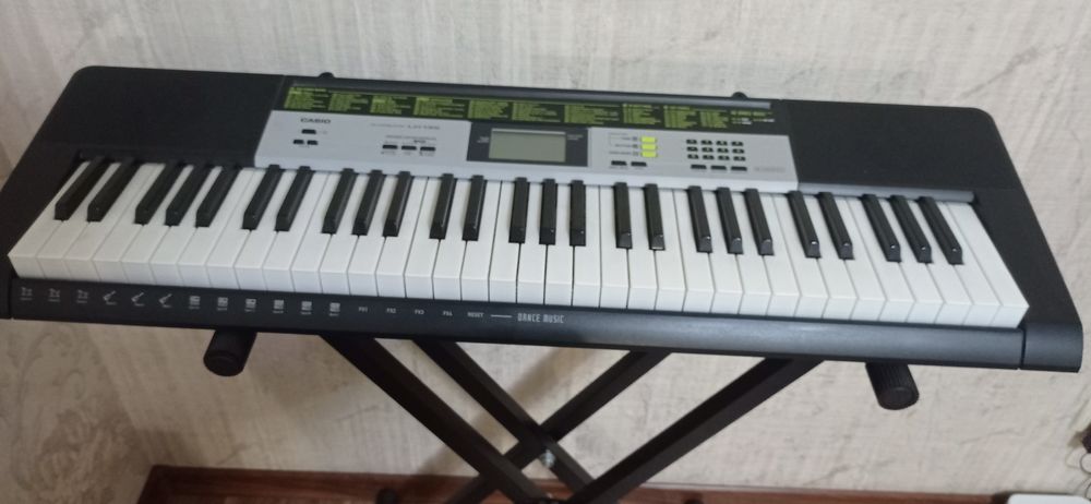 Синтезатор САSIO LK-135. Новый.