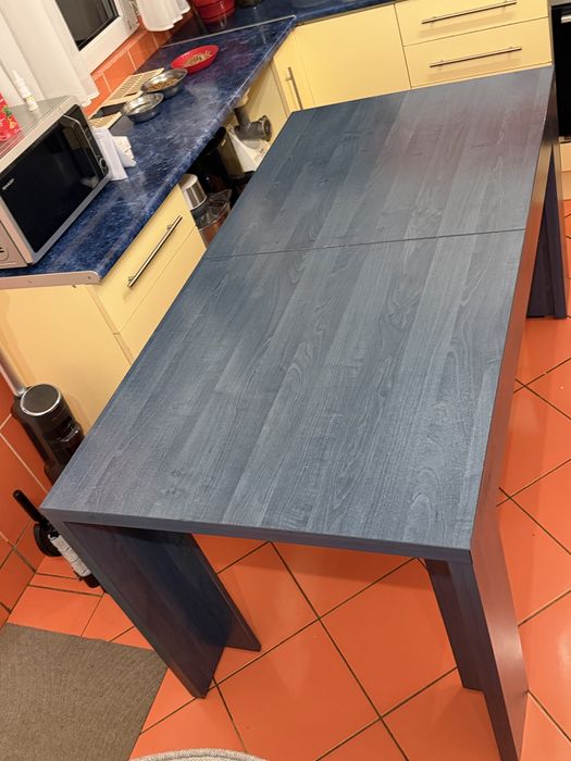 Masă extensibilă (161 - 240 cm), foarte solidă
