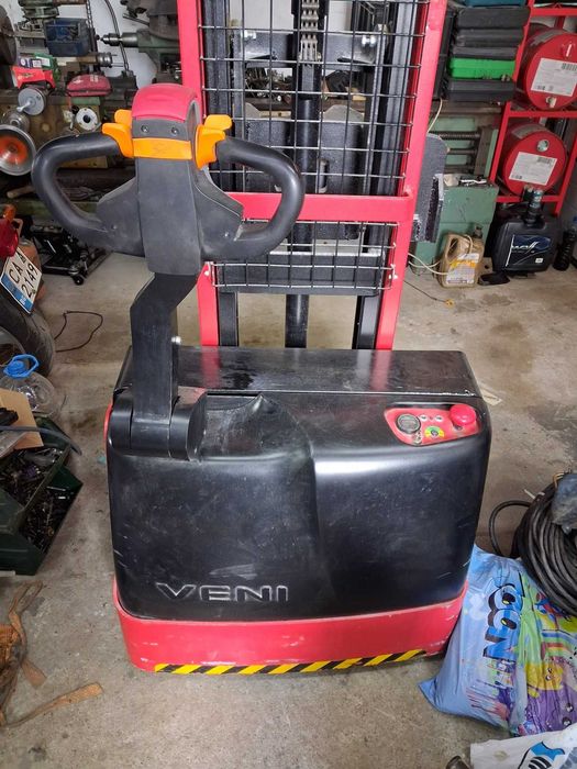 Електрически високоповдигащ стакер Veni