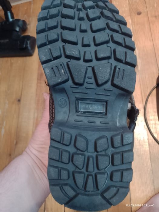 Зимни обувки номер 38 и номер 37