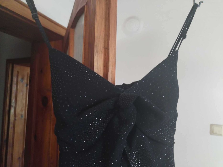 Елегантна, дълга, черна рокля